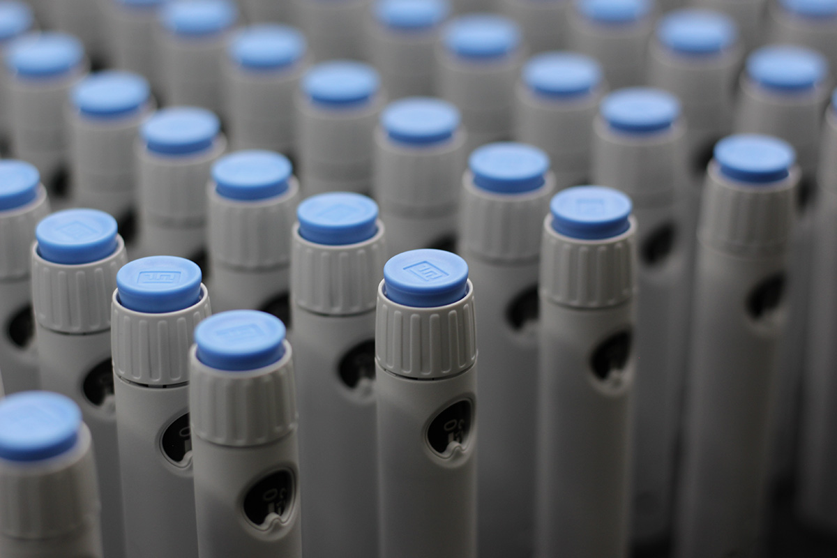 WeboSan precision injection pens on the automated production line, showcasing our commitment to quality and scale.